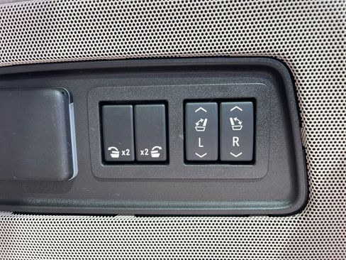 Used 2024 Cadillac Escalade Sport Platinum image 34