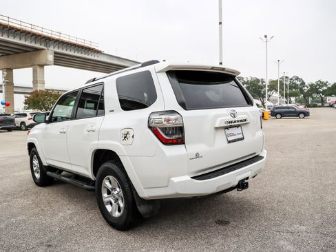 Used 2022 Toyota 4Runner SR5 Premium w/ Moonroof Package AWD/4WD image 9