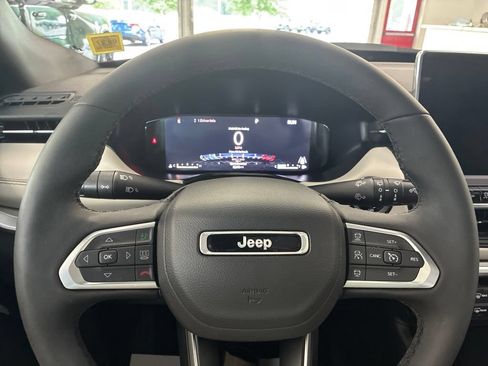 Certified 2025 Jeep Compass Limited w/ Elite Group AWD/4WD image 35