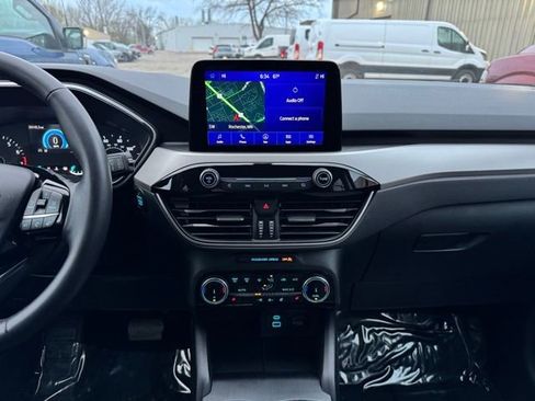 Certified 2022 Ford Escape SE w/ SE Sport Appearance Package AWD/4WD image 2