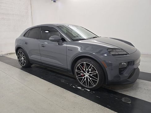 Used 2025 Porsche Macan 4S Electric AWD/4WD image 5
