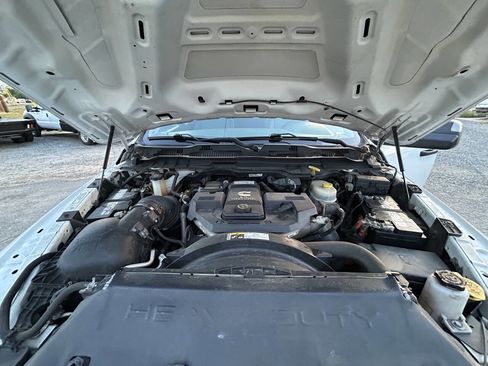 Used 2018 RAM 3500 Tradesman w/ Chrome Appearance Group RWD image 25