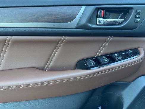 Used 2018 Subaru Outback 2.5i Touring image 11