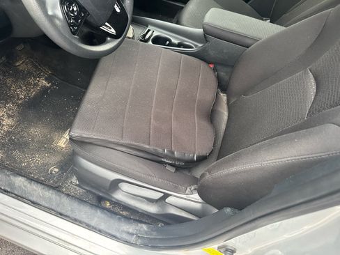 Used 2019 Toyota Prius LE FWD image 7
