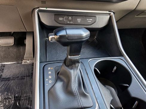Used 2025 Kia Carnival FWD image 30