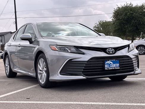 Used 2022 Toyota Camry LE FWD image 10