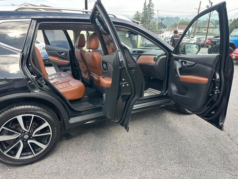 Used 2018 Nissan Rogue SL w/ Premium Package AWD/4WD image 24