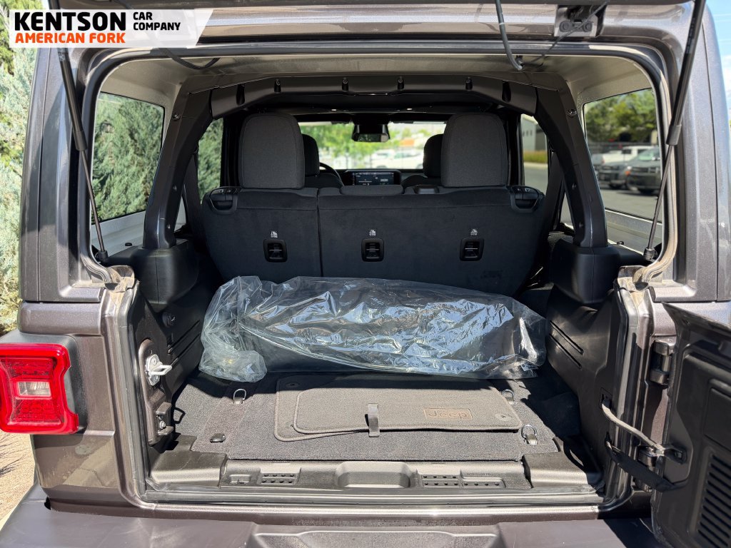 Used 2026 Jeep Wrangler Unlimited Sahara AWD/4WD image 32