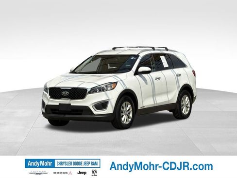 Used 2017 Kia Sorento AWD image 3