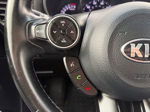 Used 2018 Kia Soul + image 19