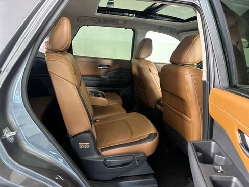 Used 2023 Nissan Pathfinder Platinum w/ Cargo Package image 28