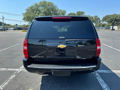 Used 2013 Chevrolet Suburban LTZ image 7