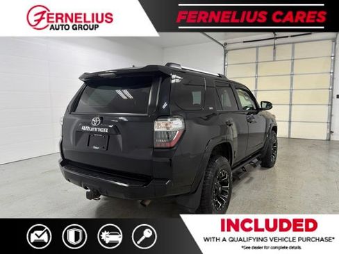 Used 2022 Toyota 4Runner SR5 Premium w/ Moonroof Package AWD/4WD image 8