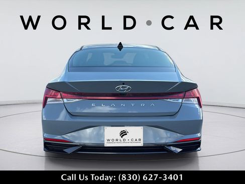 Used 2022 Hyundai Elantra SEL w/ Convenience + Premium Package FWD image 5
