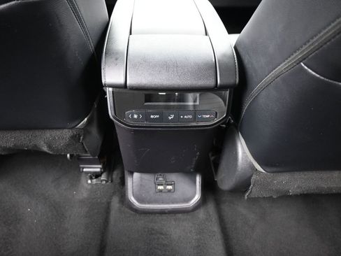 Used 2021 Toyota Highlander XLE image 36