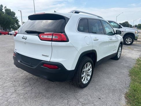 Used 2017 Jeep Cherokee Latitude FWD image 6