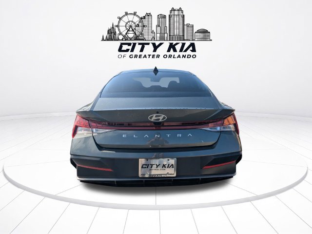Used 2025 Hyundai Elantra SEL FWD image 5