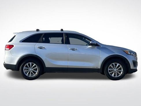 Used 2016 Kia Sorento LX w/ LX Convenience Package image 31