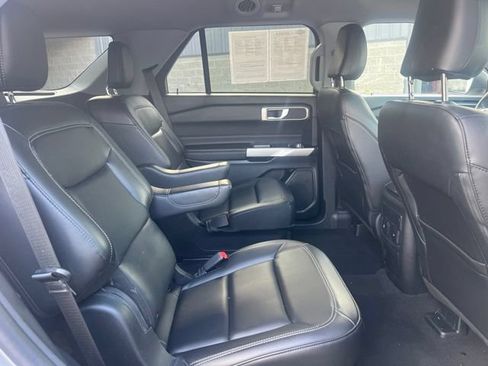 Used 2023 Ford Explorer XLT w/ Equipment Group 202A AWD/4WD image 14