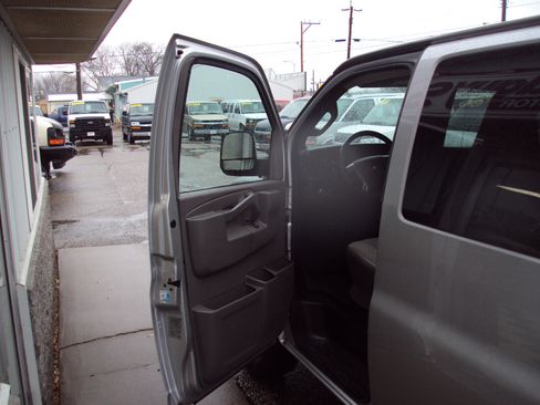 Used 2017 Chevrolet Express 3500 LT w/ LT Preferred Equipment Group image 16