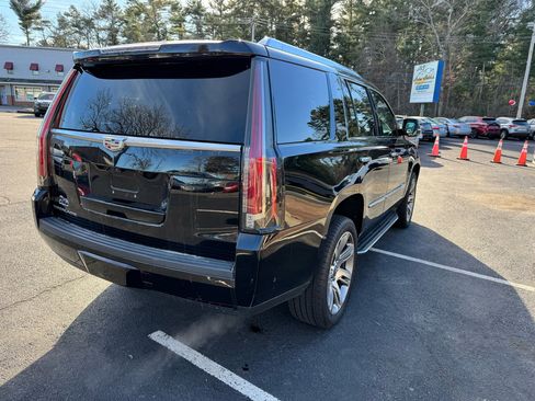 Used 2019 Cadillac Escalade Luxury image 9