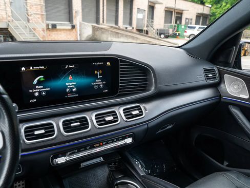 Used 2021 Mercedes-Benz GLS 580 4MATIC image 27