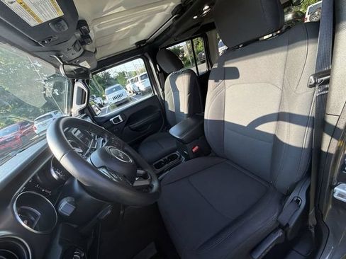 Used 2022 Jeep Wrangler Unlimited Sport AWD/4WD image 15