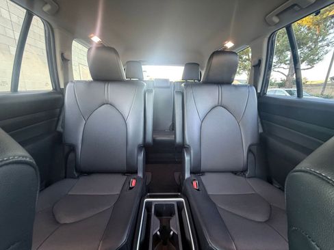 Used 2025 Toyota Grand Highlander XLE image 35