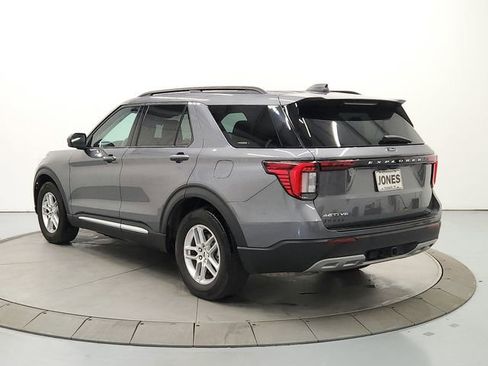 Used 2025 Ford Explorer Active w/ Active Comfort Package RWD image 5