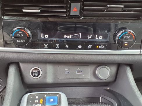 Used 2021 Nissan Rogue SV image 22