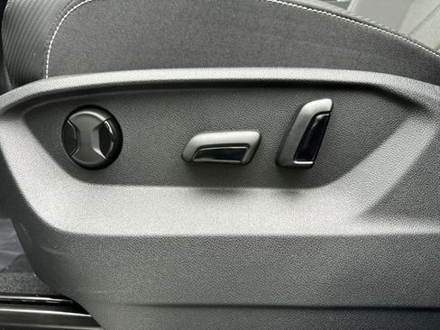 New 2026 Volkswagen Atlas Cross Sport SE image 13