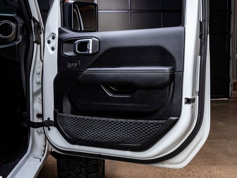 Used 2023 Jeep Gladiator Rubicon w/ Cold Weather Group image 38