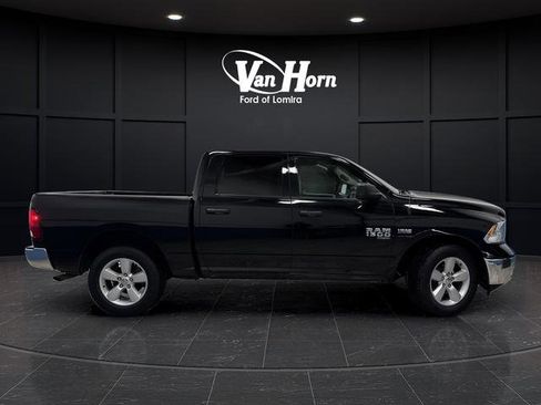 Used 2022 RAM 1500 Classic SLT image 2