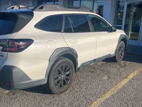 Used 2023 Subaru Outback Onyx Edition AWD/4WD image 3