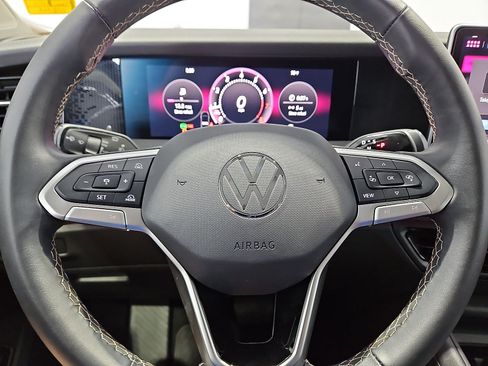 Certified 2025 Volkswagen Tiguan SE FWD image 21