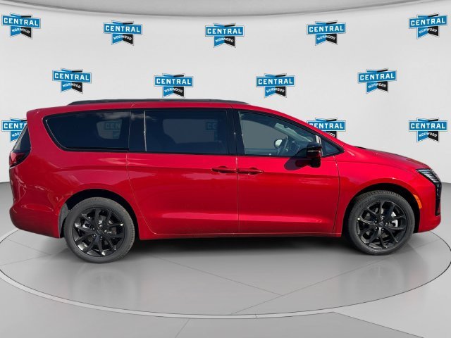 New 2027 Chrysler Pacifica Select AWD/4WD image 6