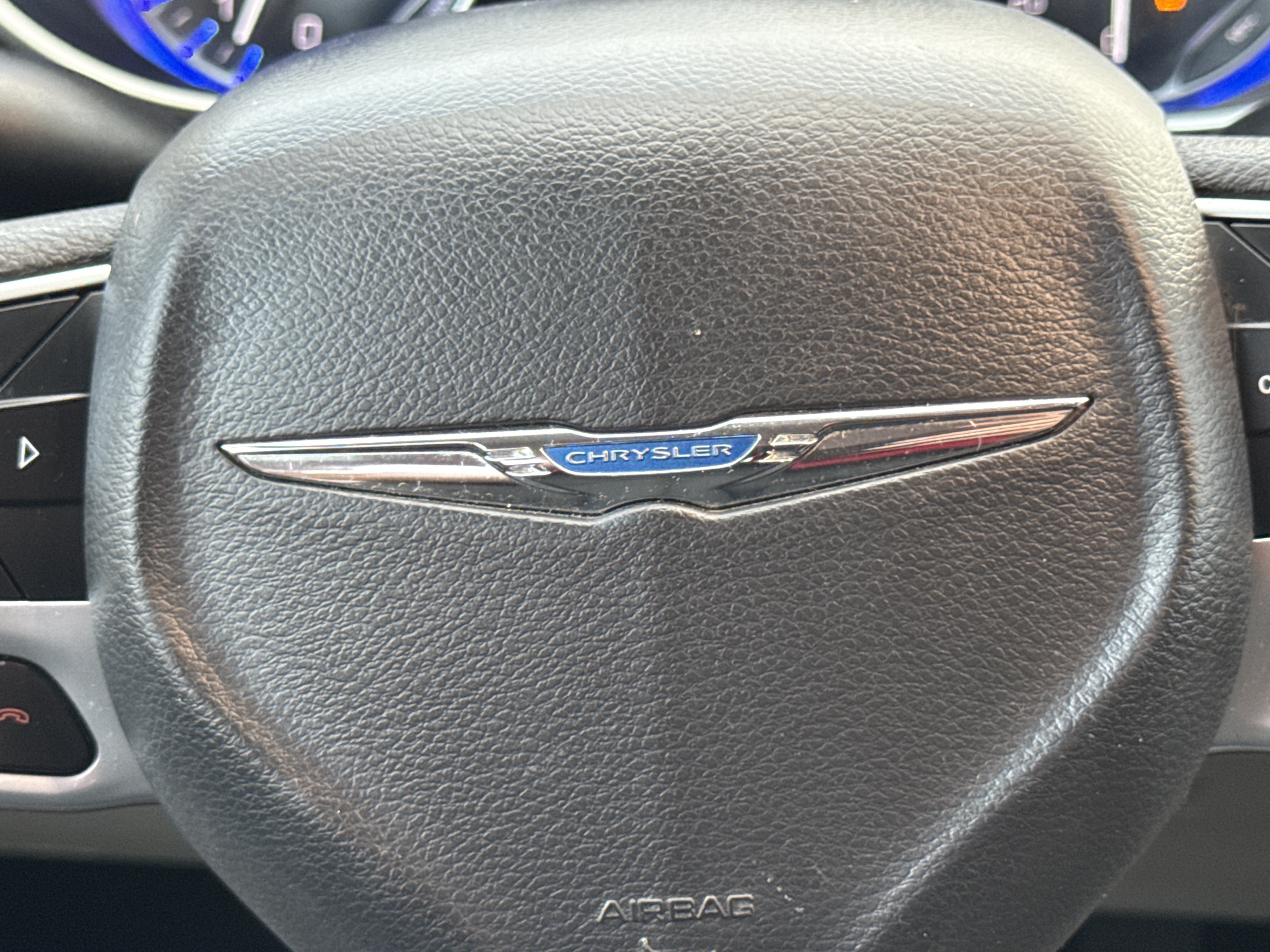 Used 2017 Chrysler Pacifica LX FWD image 30
