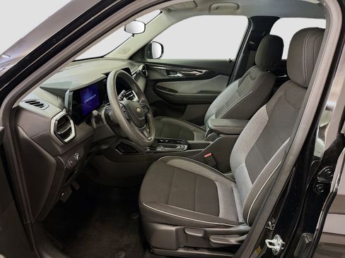 Used 2025 Chevrolet TrailBlazer LT AWD/4WD image 13