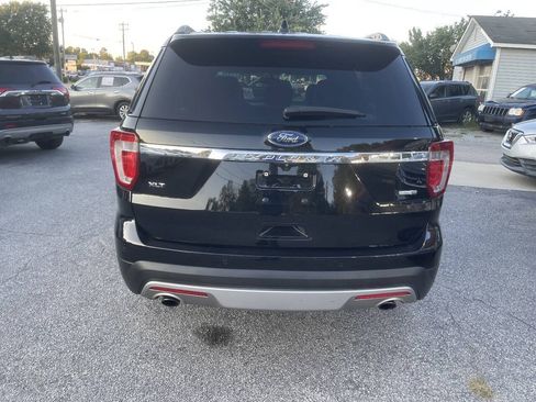 Used 2017 Ford Explorer XLT w/ Equipment Group 202A AWD/4WD image 9