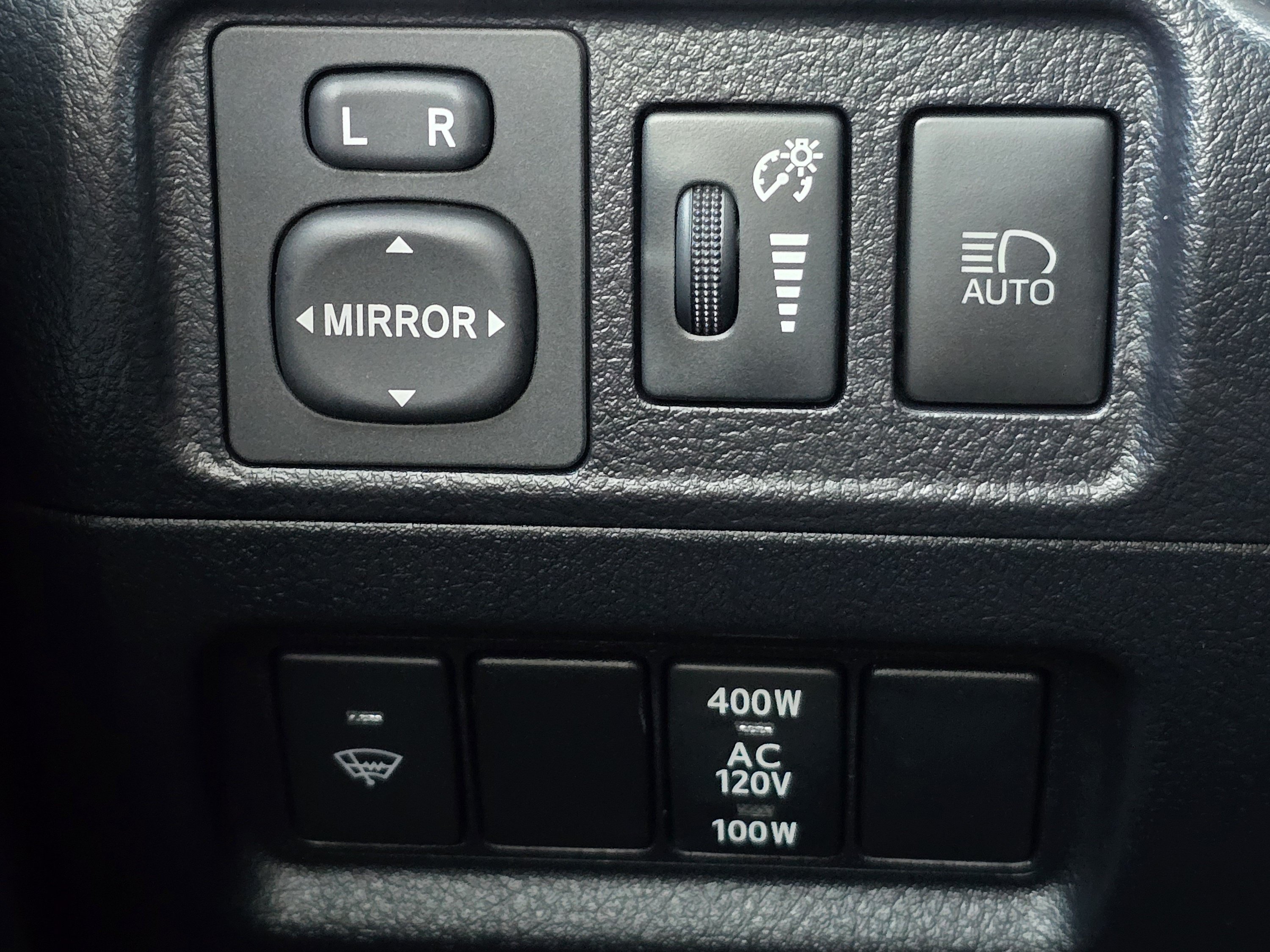 Used 2020 Toyota 4Runner SR5 AWD/4WD image 15