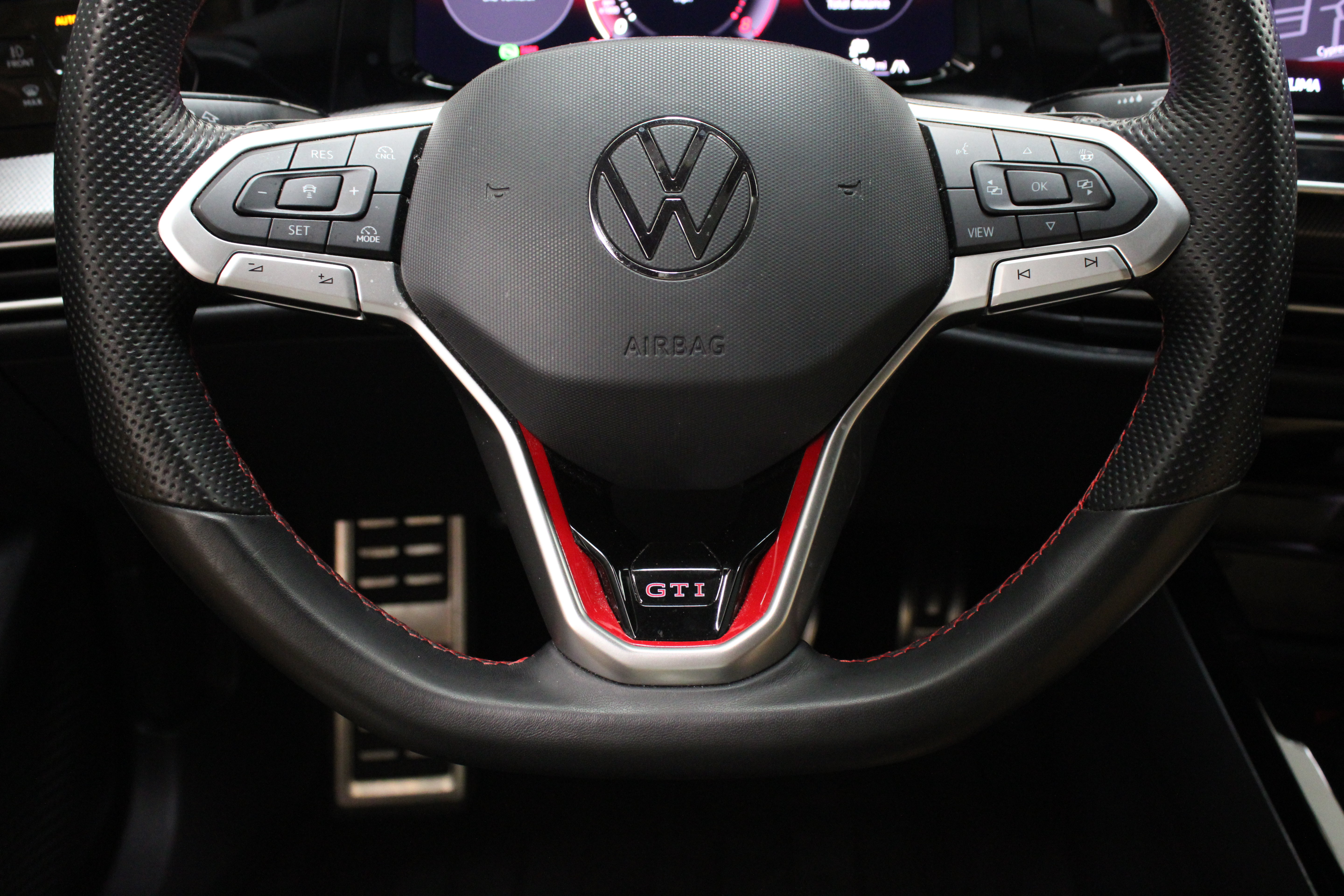 Used 2025 Volkswagen GTI SE FWD image 25