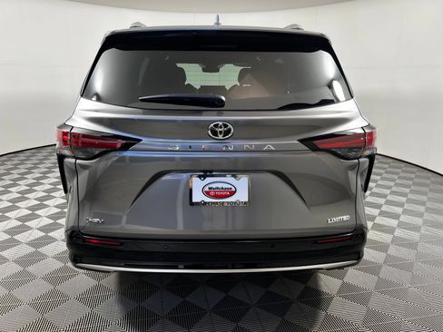 Used 2026 Toyota Sienna Limited FWD image 6