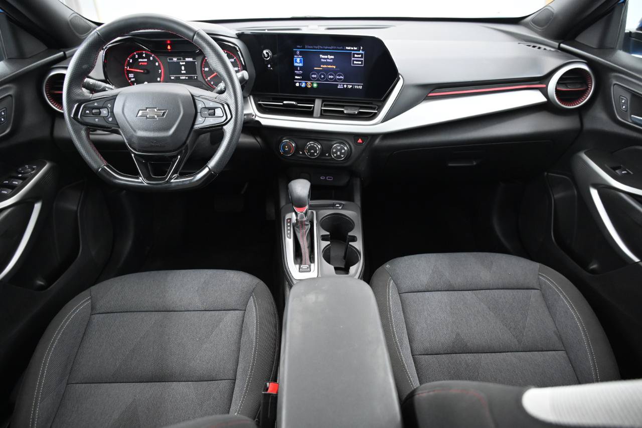 Used 2024 Chevrolet Trax RS w/ Sunroof Package FWD image 20