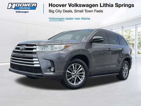 Used 2019 Toyota Highlander XLE FWD image 1