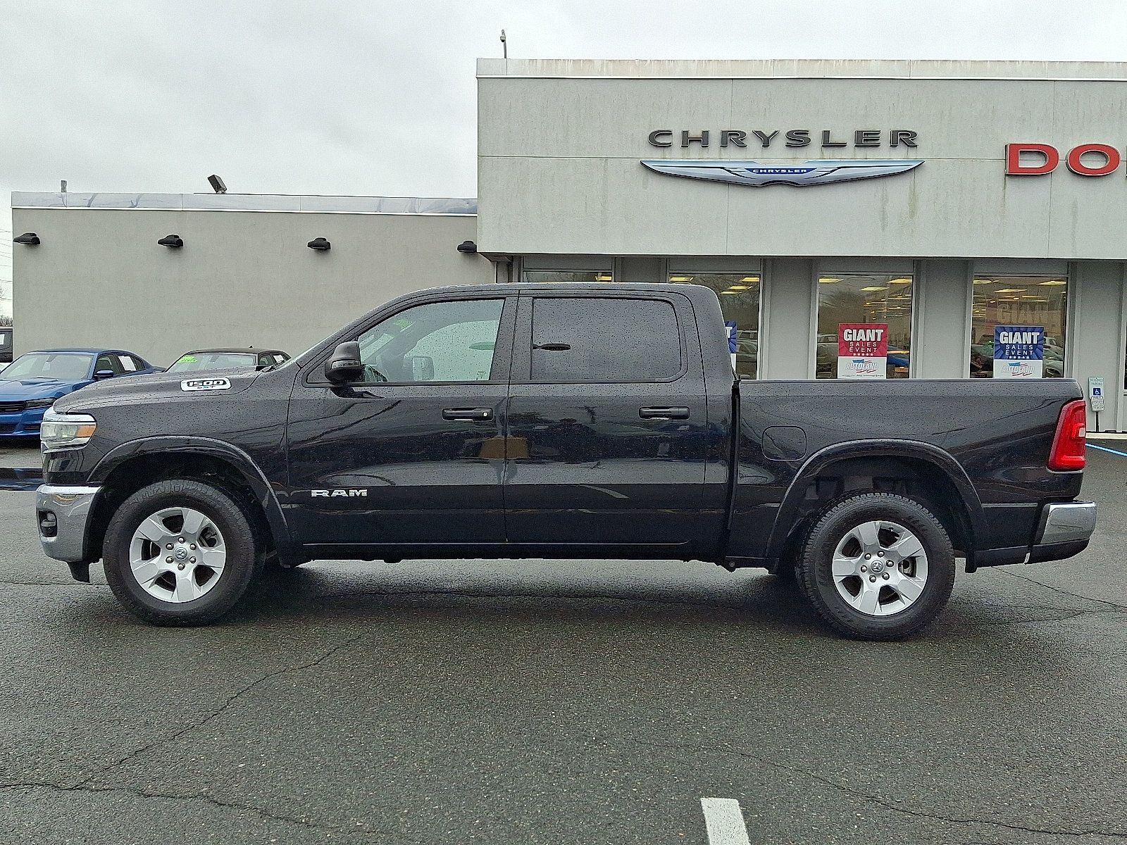 Used 2025 RAM 1500 Big Horn AWD/4WD image 4