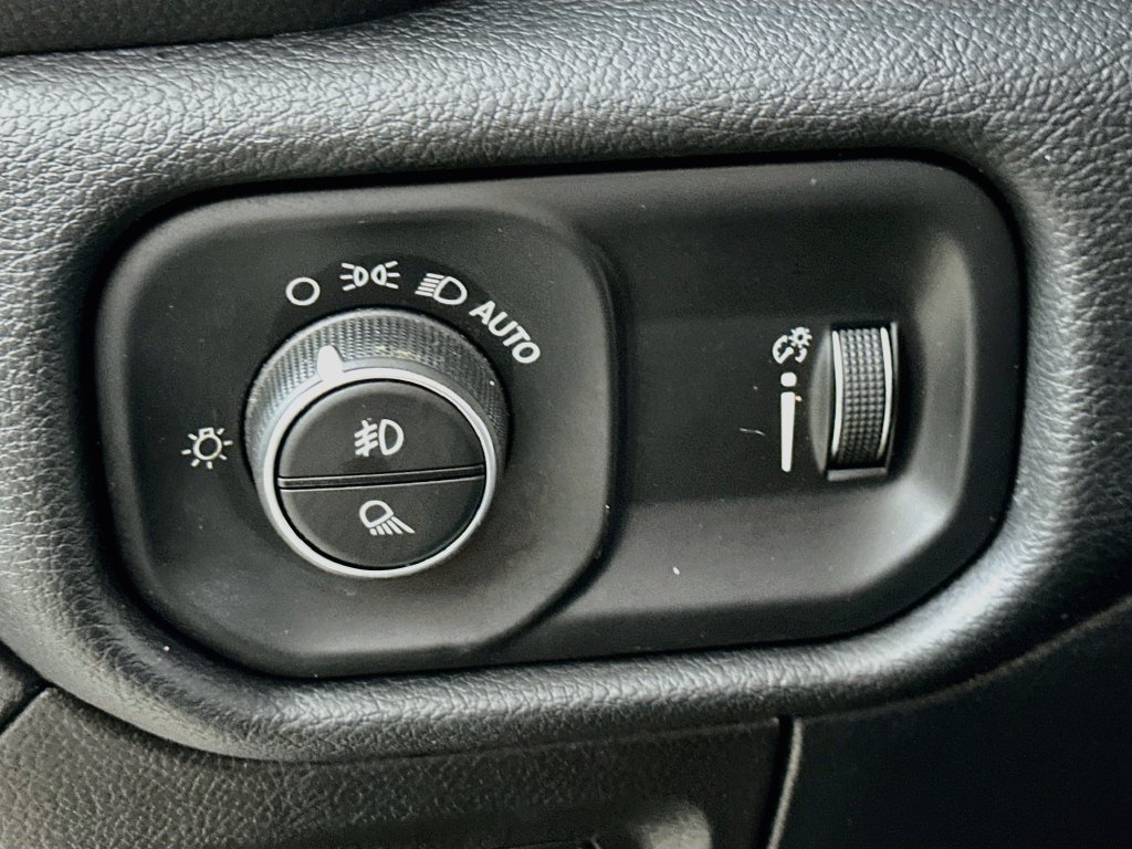 Used 2021 RAM 1500 Big Horn RWD image 23
