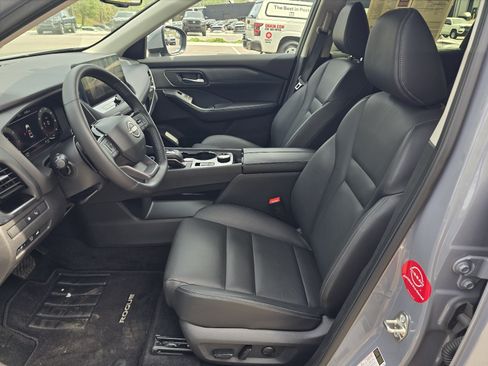 Certified 2025 Nissan Rogue SL w/ Tech Package AWD/4WD image 12