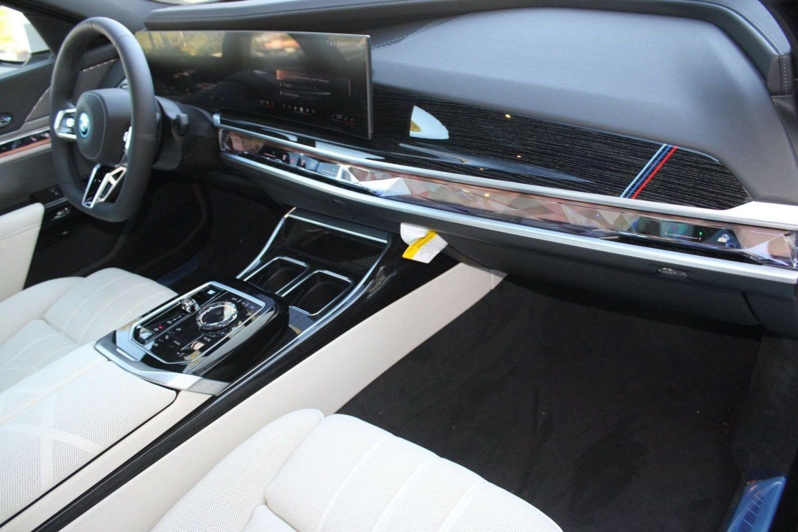 Used 2026 BMW i7 eDrive50 RWD image 33