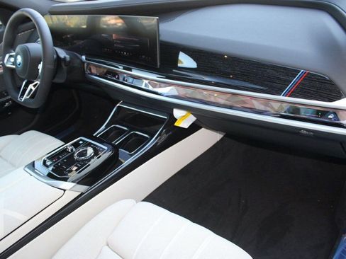 Used 2026 BMW i7 eDrive50 RWD image 33