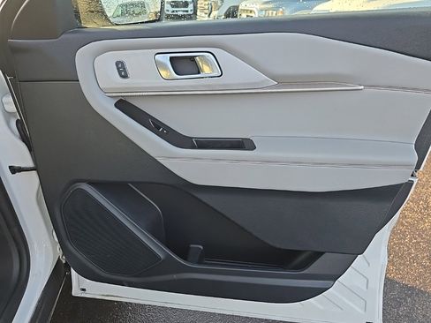 Used 2025 Ford Explorer Active w/ Active Comfort Package image 53
